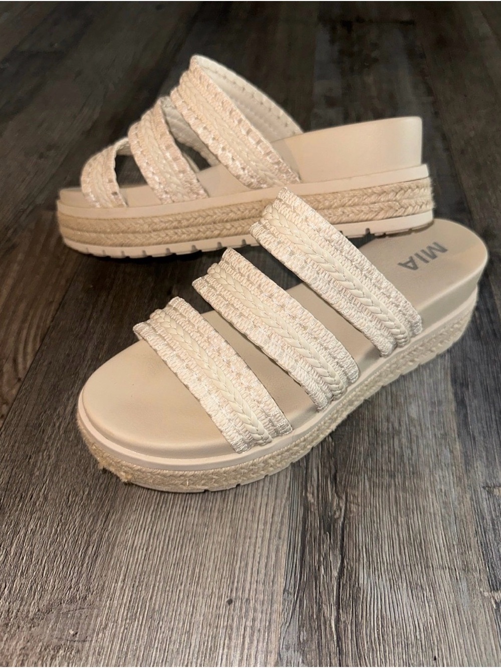 UEC MIA Ivory Braided Slide Platform Sandals SZ 9